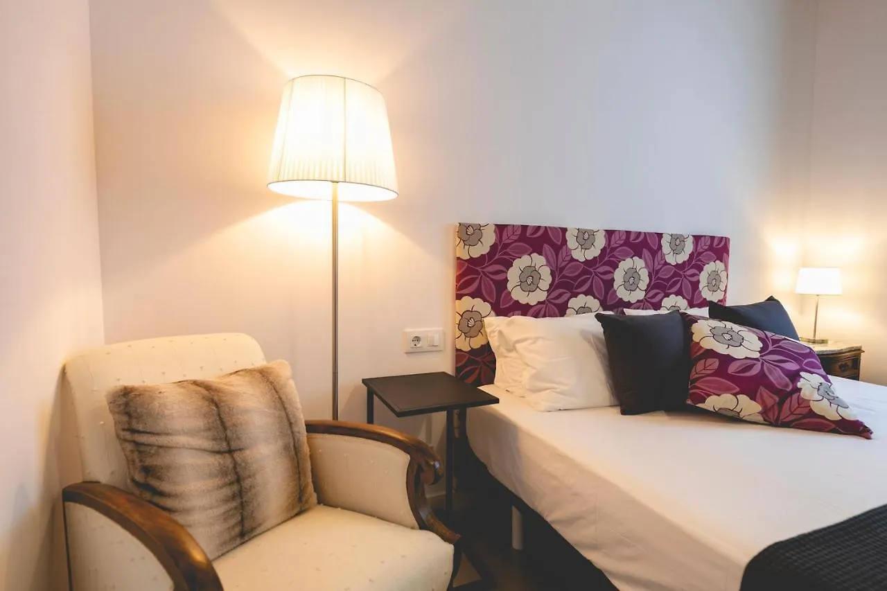 Newly Renovated Room W Pool & Bikeparking Girona Pensjonat